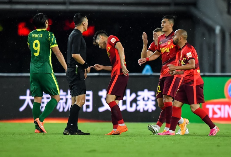 沙尔克赢球功臣浮出水面，球队前景一片光明的简单介绍