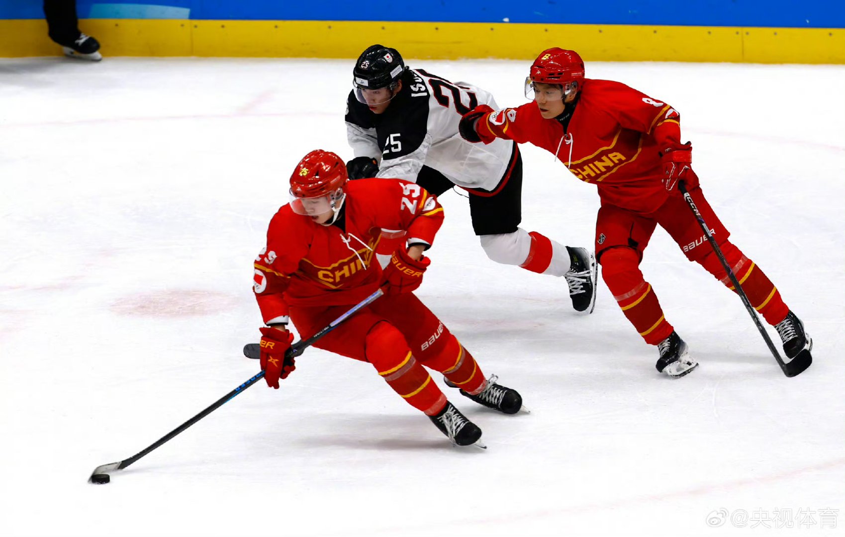 冰岛队球员强化传球配合技术 冰岛队球员强化传球配合技术