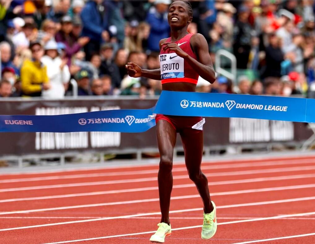 哈萨克斯坦队在场上发挥抢眼，取得胜利的简单介绍