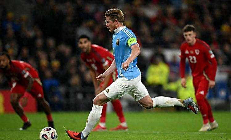 佩雷斯在一次头球进攻中取得胜利