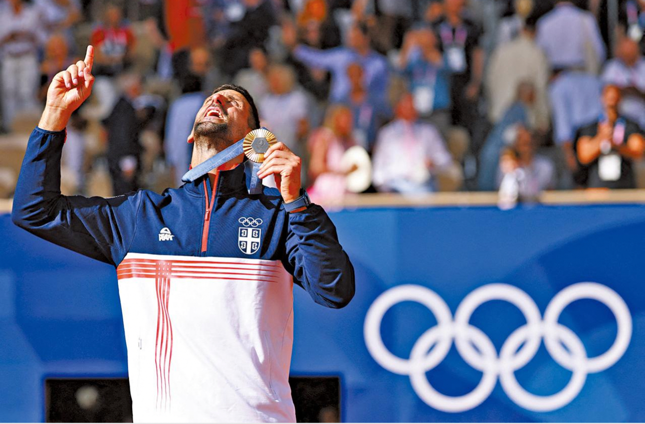 佩雷斯在一次头球进攻中取得胜利