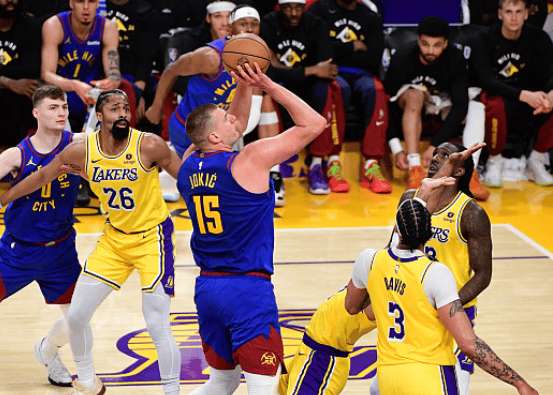 PG电子APP链接-外援内线造犯规，关键罚球定胜负