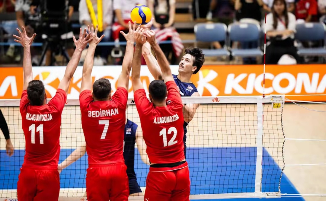 法国队大胜领跑小组,轻松晋级 法国队大胜领跑小组,轻松晋级