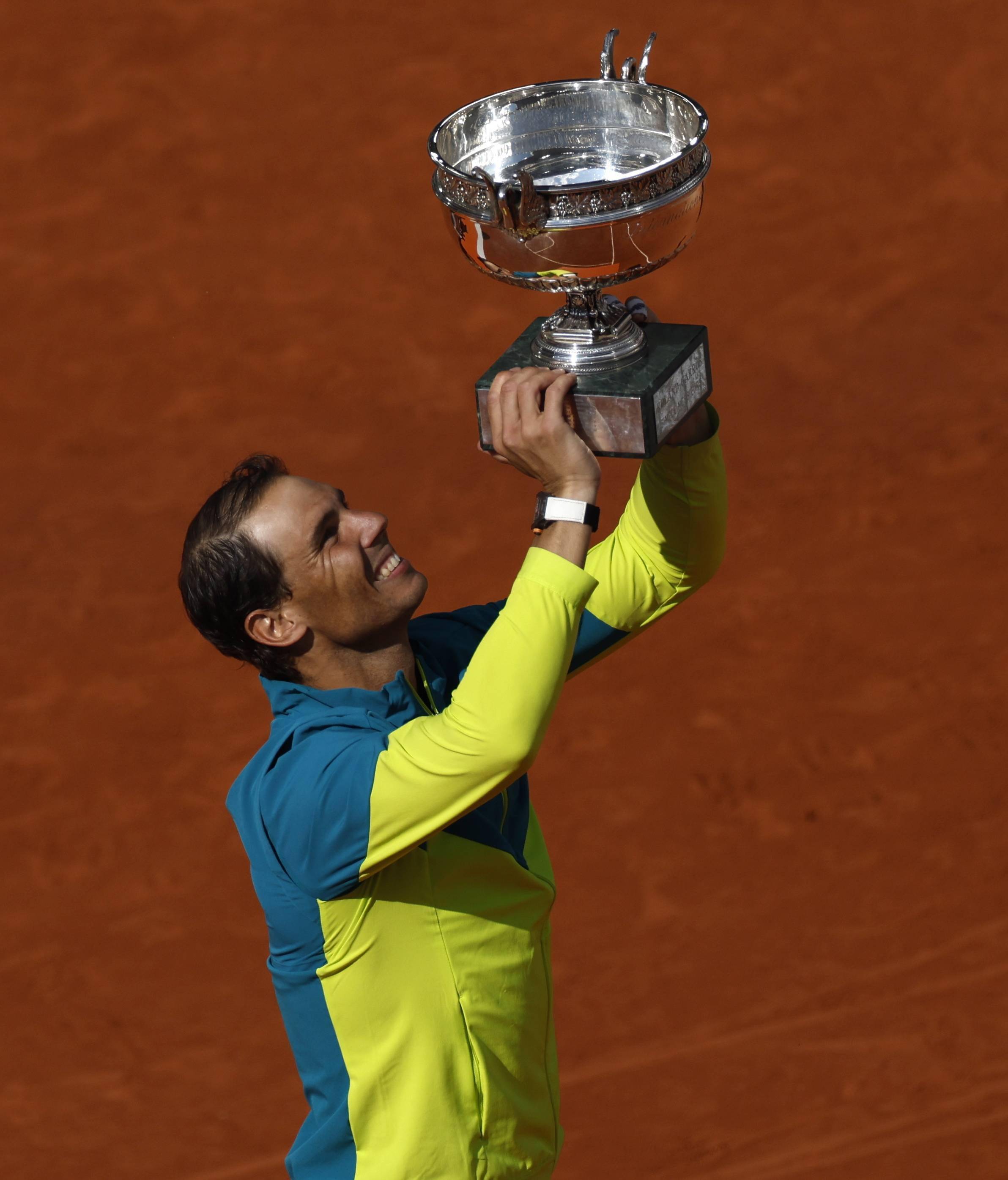 包含法网轻取美网，纳达尔刷新纪录的词条