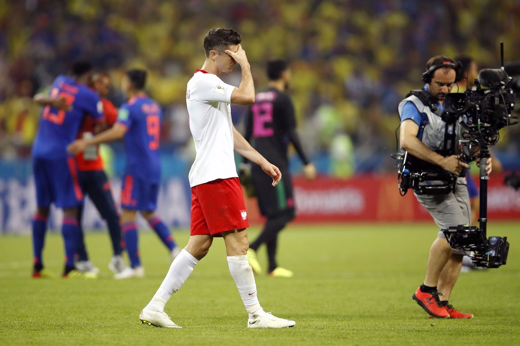 PG电子线上登入-包含秘鲁险胜哥伦比亚，莱万统治全场的词条