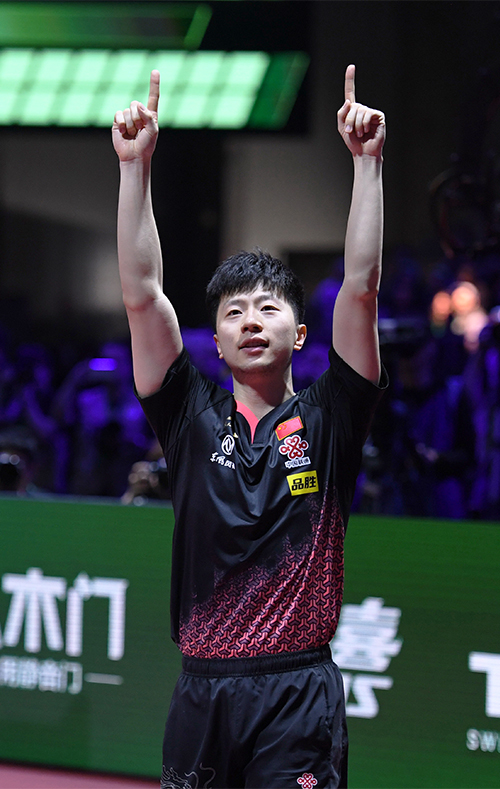 英格兰队轻取瑞典队，马龙刷新纪录