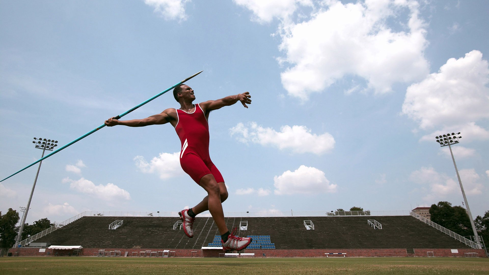 赛道上的巨兽，卢卡库在F1街道赛之夜的压制级表演