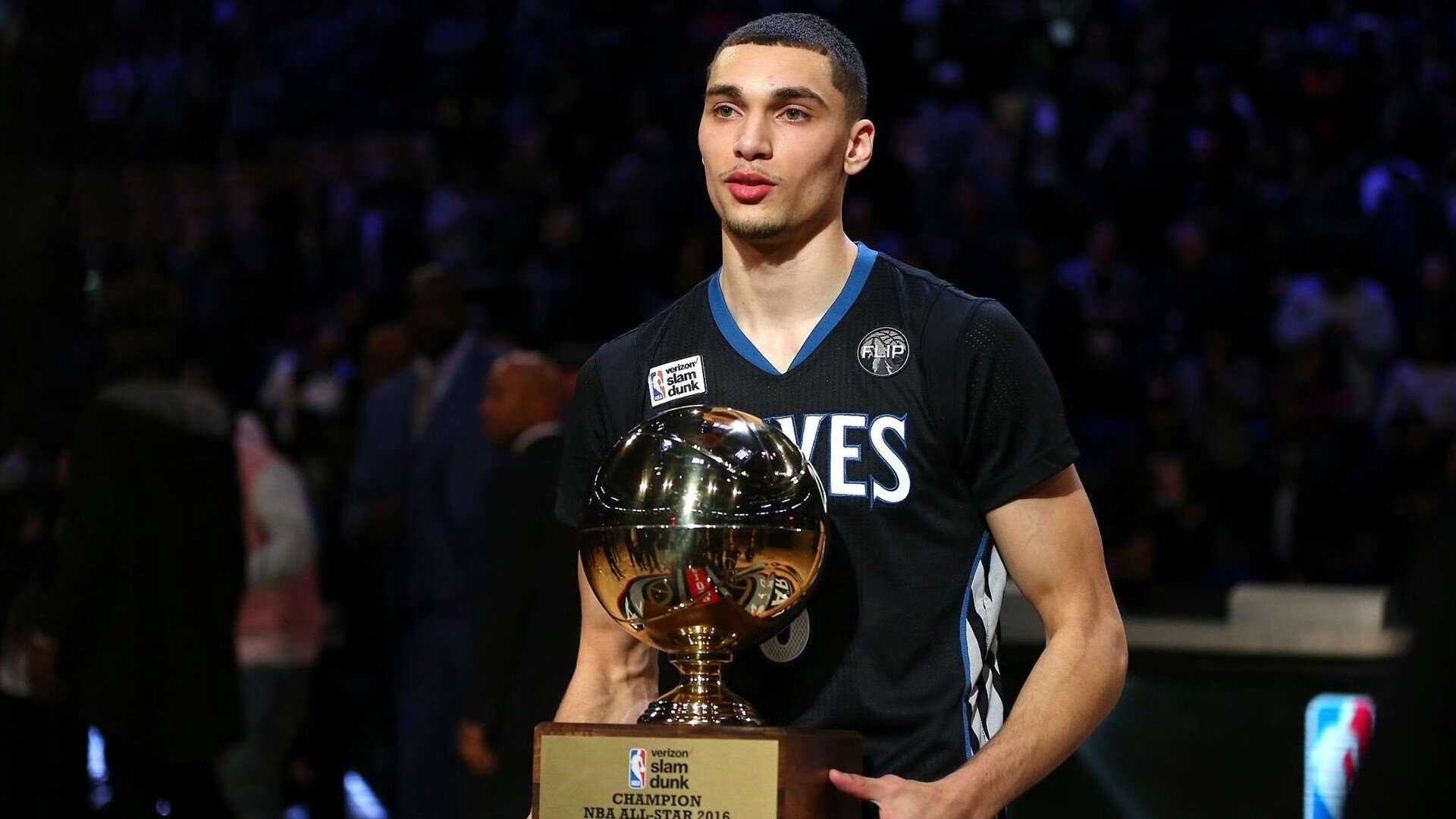 欧冠决赛之夜，西亚卡姆的节奏艺术，当篮球智慧照亮绿茵场