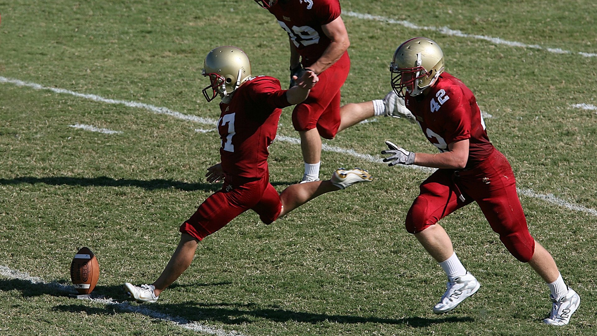 PG中国登录入口-赛道与绿茵场的同频共振，F1新赛季揭幕战之夜，黄喜灿持续制造杀伤