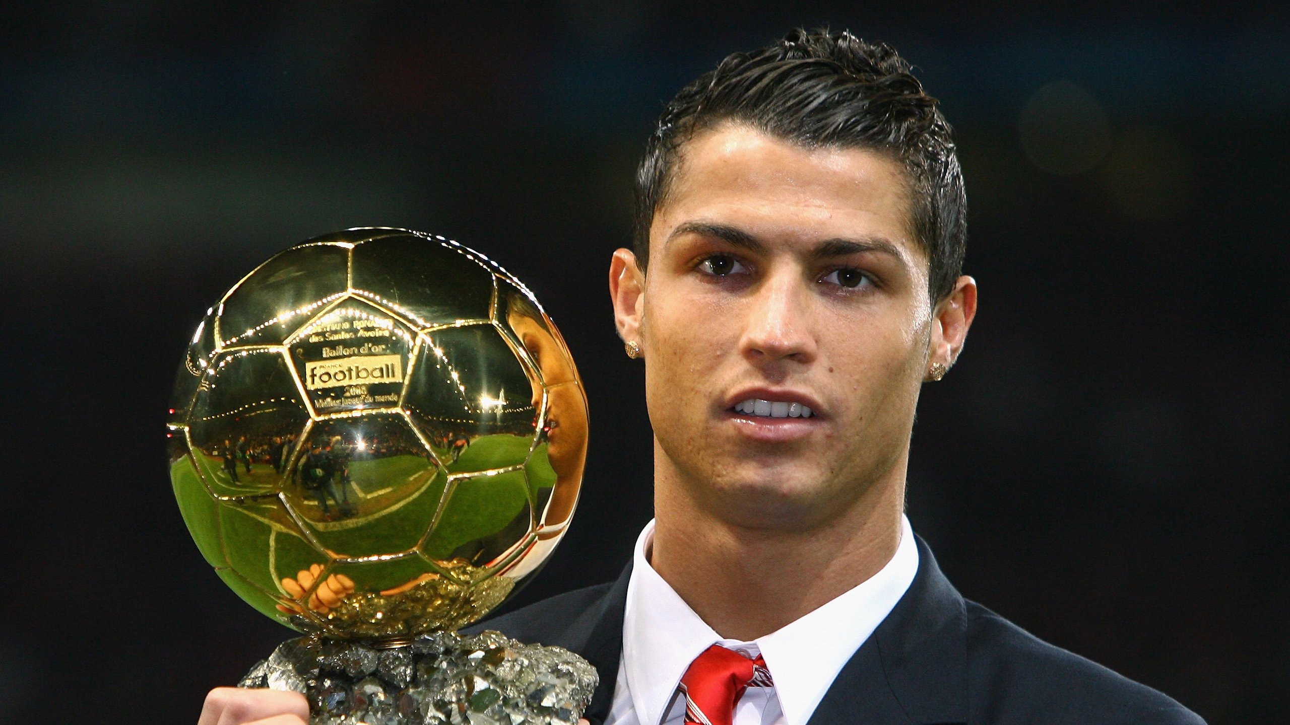 西甲德比烽烟再起，瑞士提前出线映照阿尔及利亚足球困局